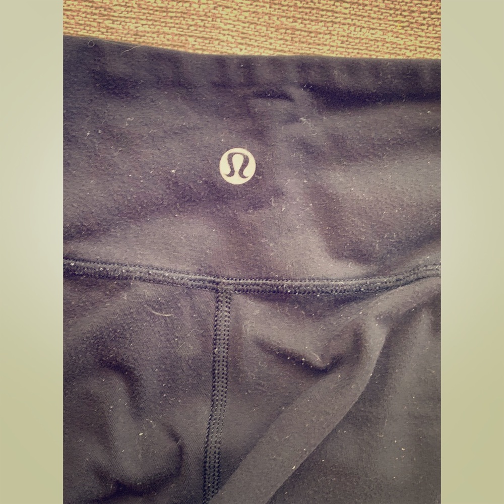 Black Lululemon Wunder Under Crop Legging